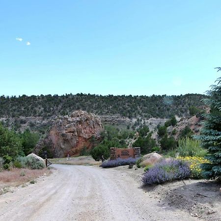 Hidden Canyon Retreat Hotel Baker Екстериор снимка